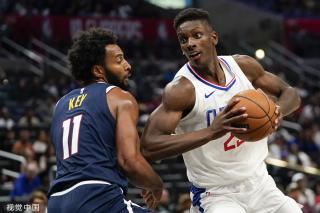 现得沉着冷 现得沉着冷